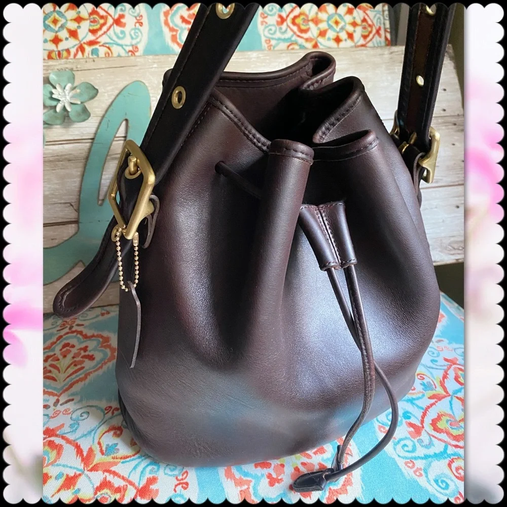 Elegant Brown Leather Bucket Bag - Picture 8 of 16